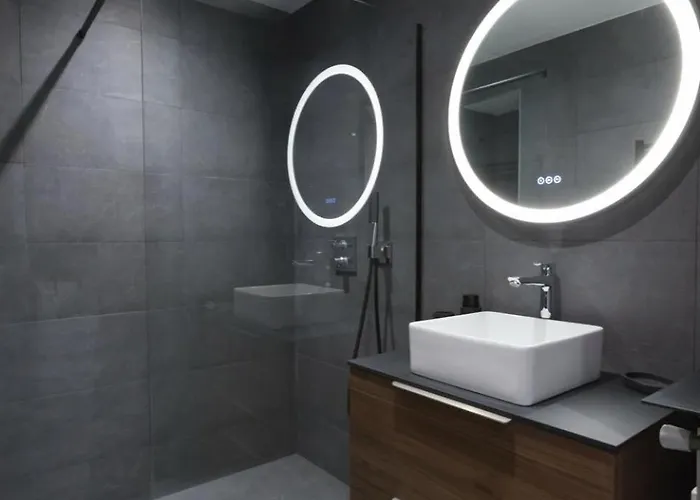 Calm: Your Coastal Haven * Антиб